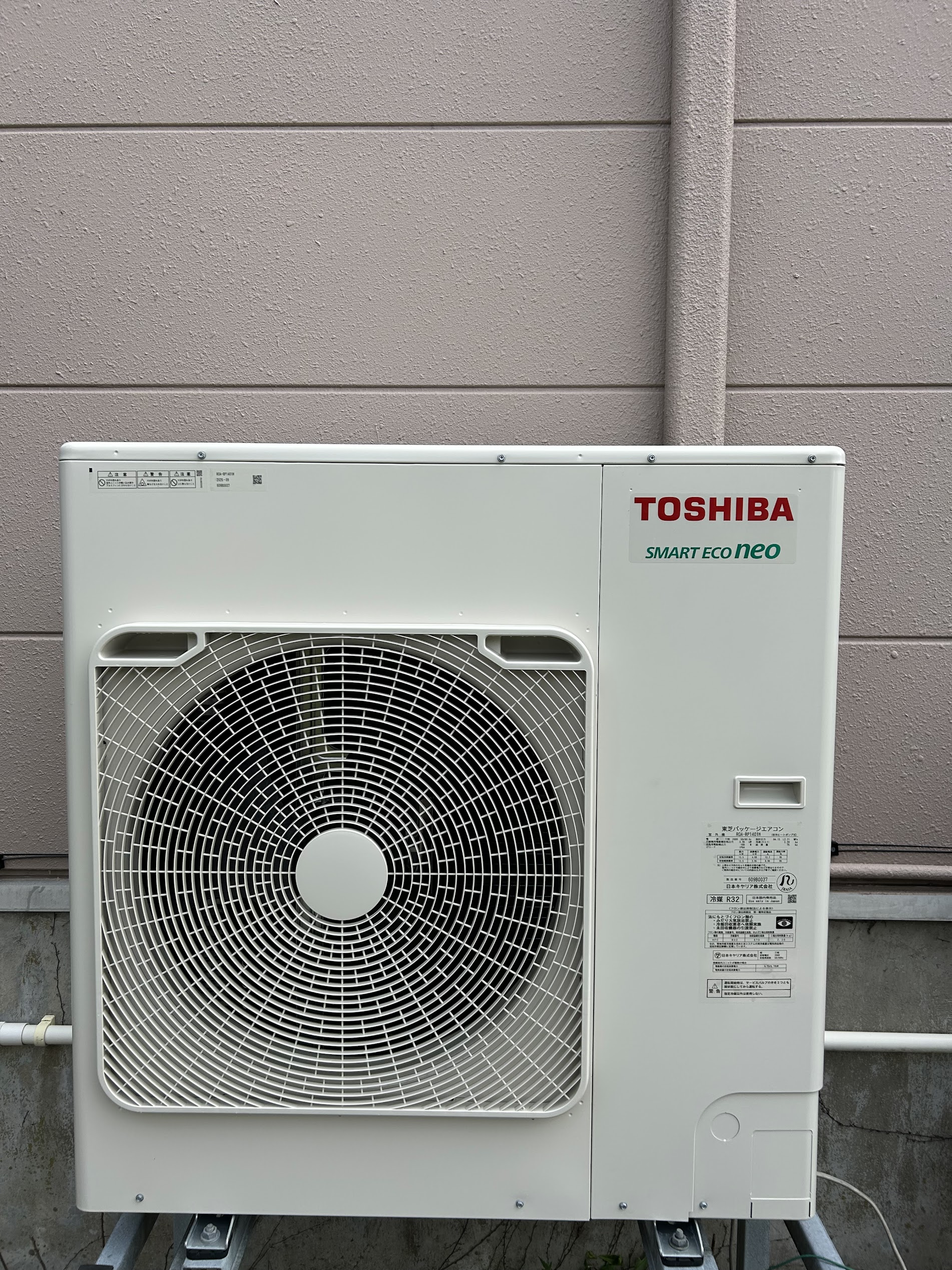 由利本荘市の飲食店に新設した東芝SMART ECO neo業務用エアコン室外機